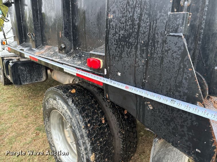 image for item EJ3326 2000 GMC C7500 dump truck