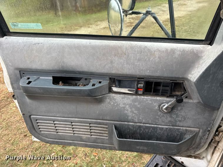 image for item EJ3326 2000 GMC C7500 dump truck