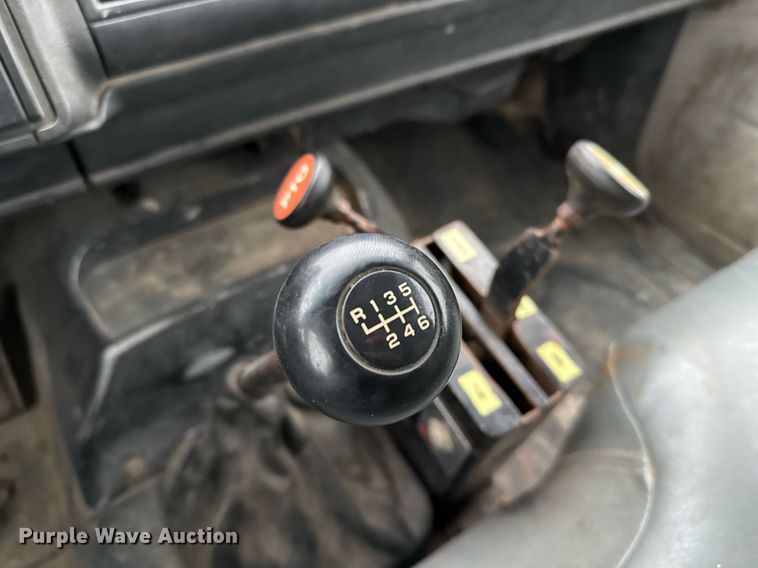 image for item EJ3326 2000 GMC C7500 dump truck