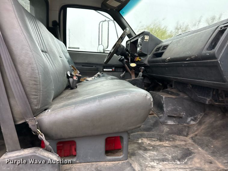 image for item EJ3326 2000 GMC C7500 dump truck