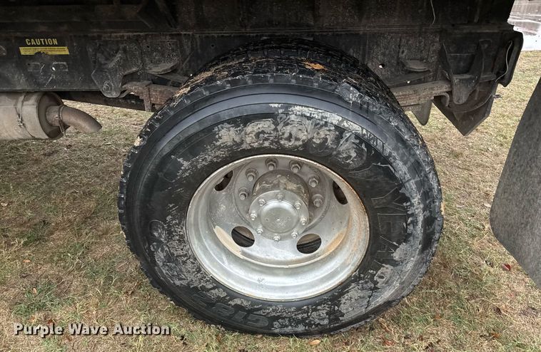 image for item EJ3326 2000 GMC C7500 dump truck