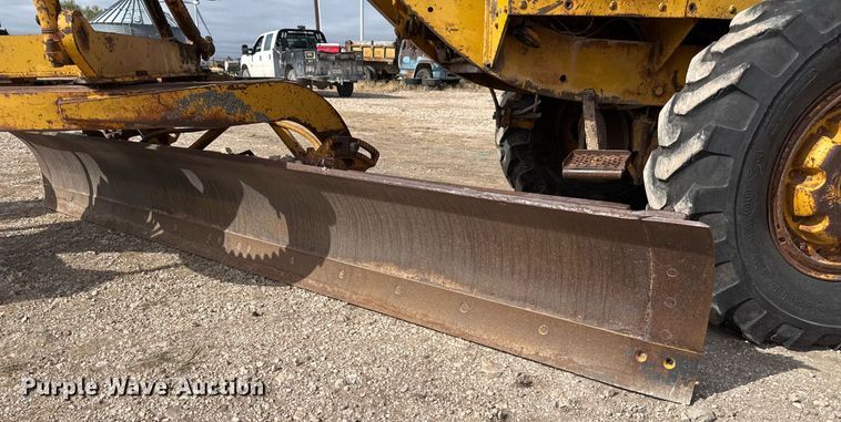 image for item EJ3327 1971 Caterpillar 120 rigid frame motor grader