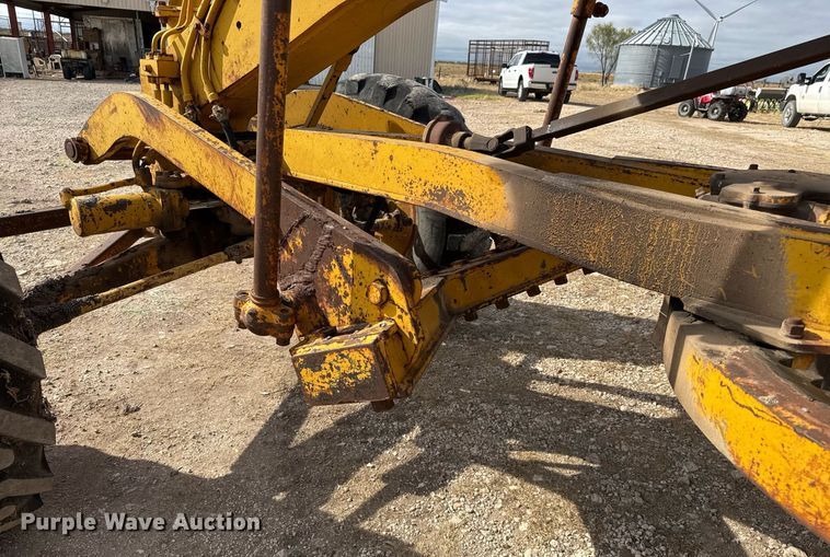 image for item EJ3327 1971 Caterpillar 120 rigid frame motor grader