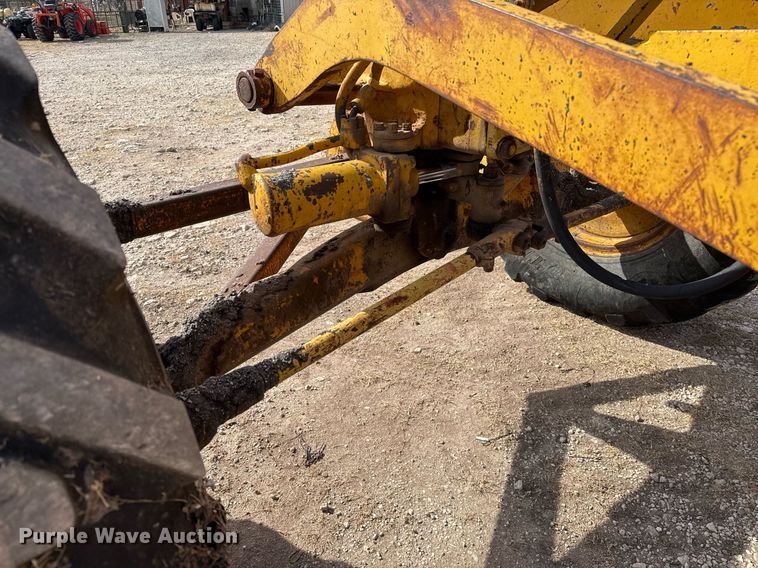 image for item EJ3327 1971 Caterpillar 120 rigid frame motor grader