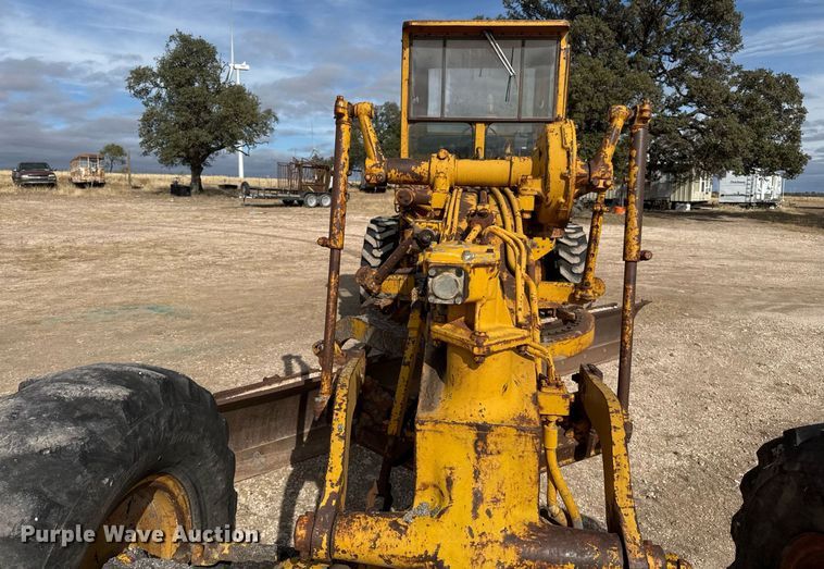 image for item EJ3327 1971 Caterpillar 120 rigid frame motor grader