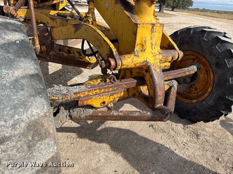 image for item EJ3327 1971 Caterpillar 120 rigid frame motor grader