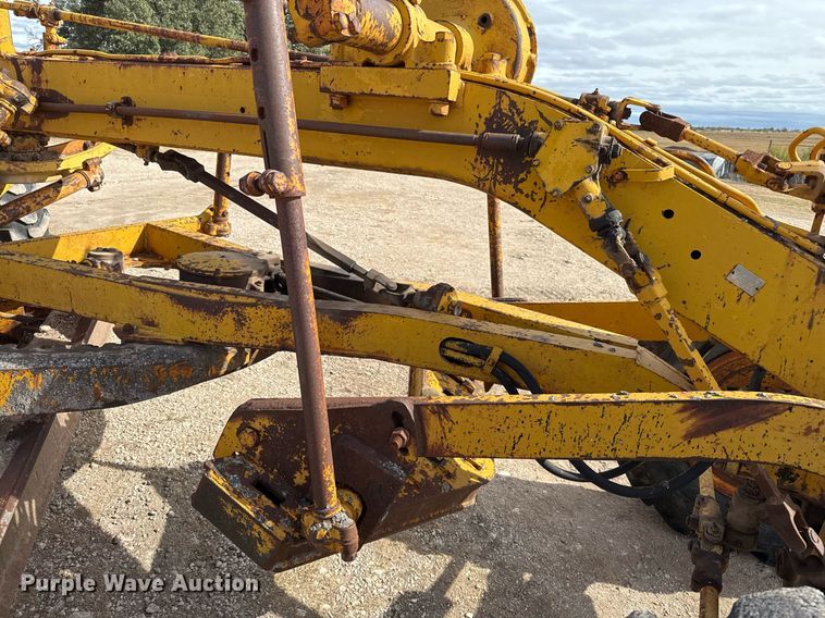 image for item EJ3327 1971 Caterpillar 120 rigid frame motor grader