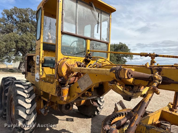 image for item EJ3327 1971 Caterpillar 120 rigid frame motor grader