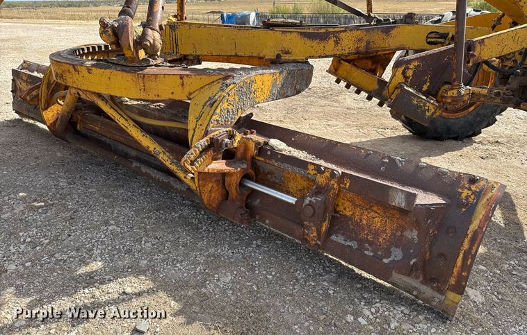 image for item EJ3327 1971 Caterpillar 120 rigid frame motor grader