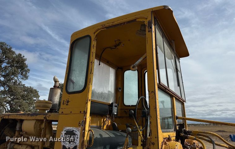 image for item EJ3327 1971 Caterpillar 120 rigid frame motor grader