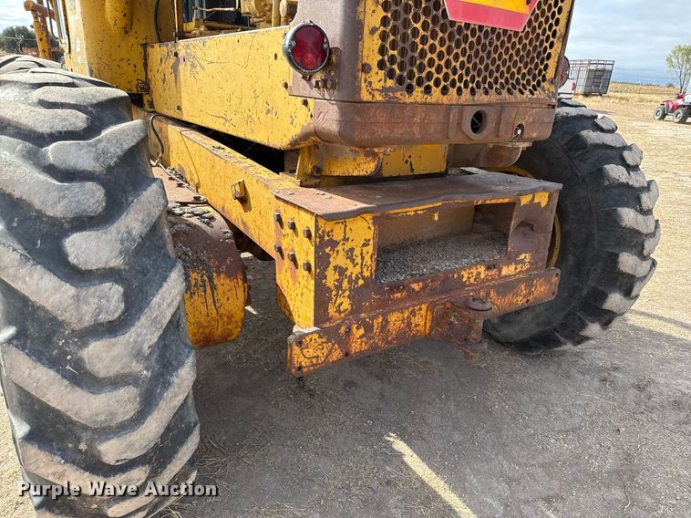 image for item EJ3327 1971 Caterpillar 120 rigid frame motor grader