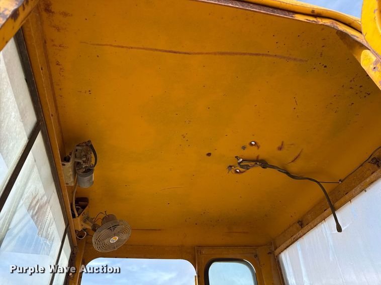 image for item EJ3327 1971 Caterpillar 120 rigid frame motor grader