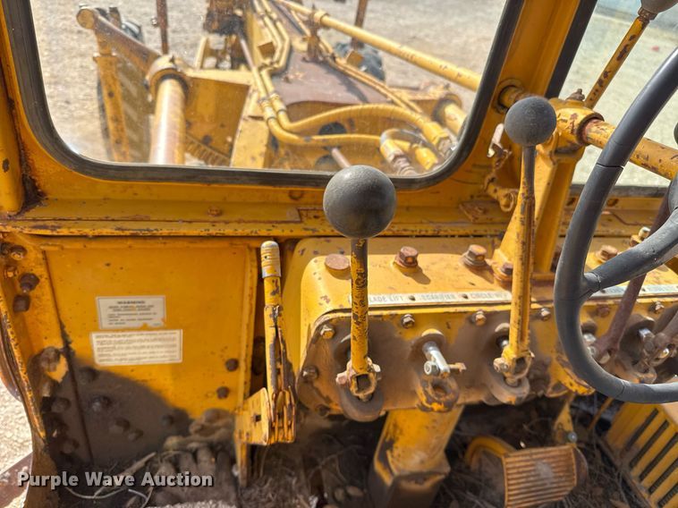 image for item EJ3327 1971 Caterpillar 120 rigid frame motor grader