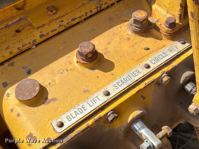 image for item EJ3327 1971 Caterpillar 120 rigid frame motor grader