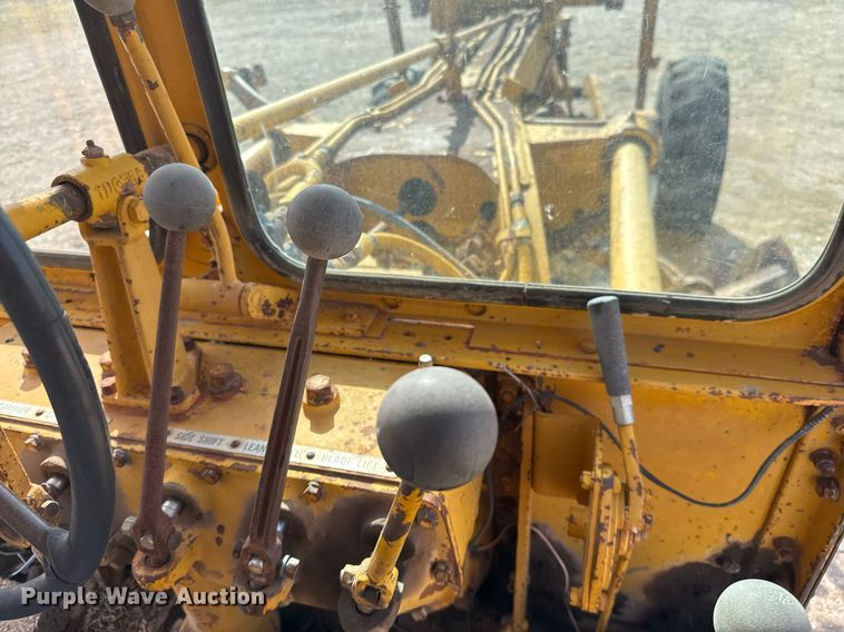 image for item EJ3327 1971 Caterpillar 120 rigid frame motor grader