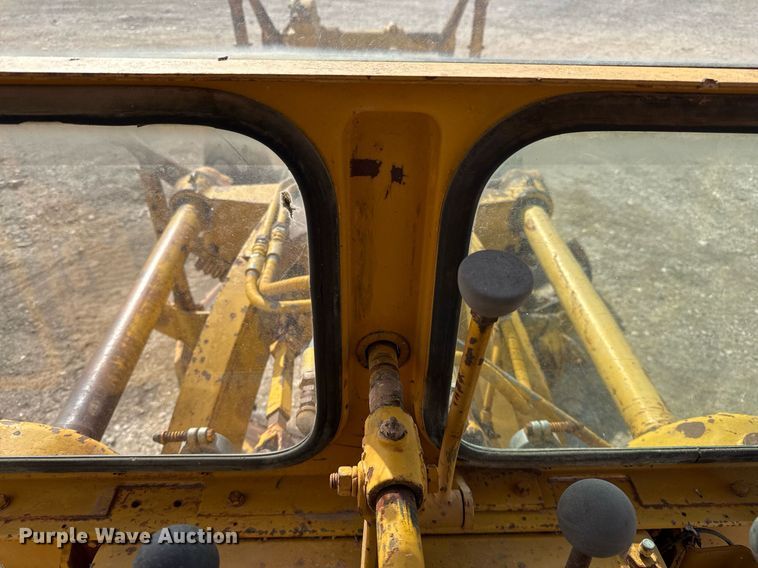 image for item EJ3327 1971 Caterpillar 120 rigid frame motor grader