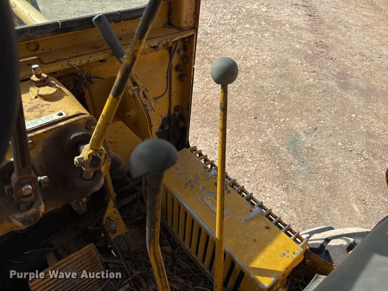 image for item EJ3327 1971 Caterpillar 120 rigid frame motor grader