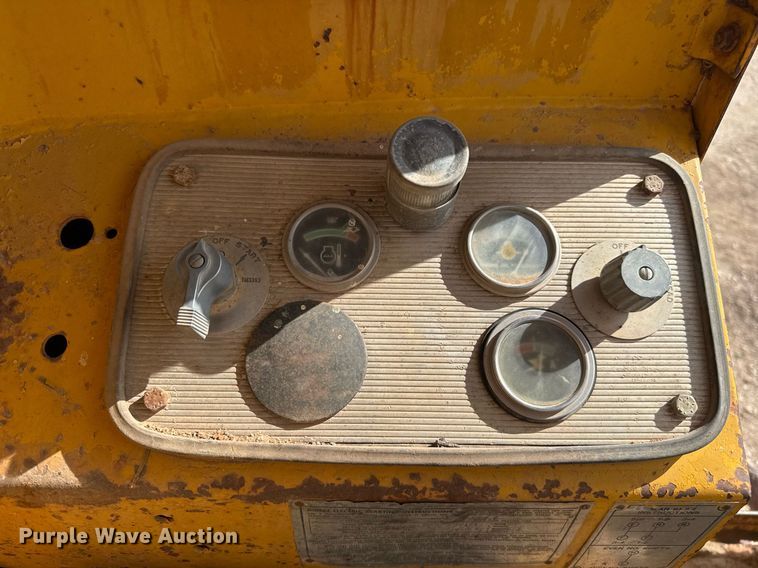 image for item EJ3327 1971 Caterpillar 120 rigid frame motor grader