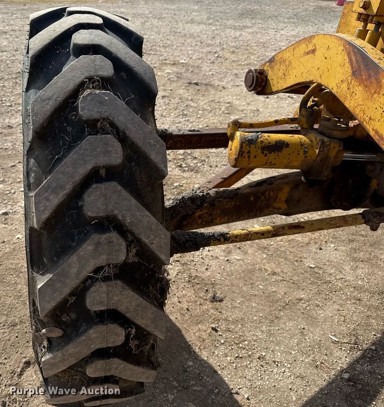 image for item EJ3327 1971 Caterpillar 120 rigid frame motor grader