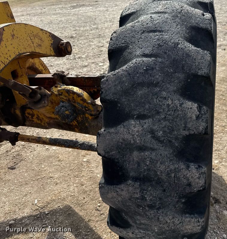 image for item EJ3327 1971 Caterpillar 120 rigid frame motor grader