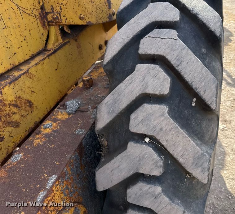 image for item EJ3327 1971 Caterpillar 120 rigid frame motor grader