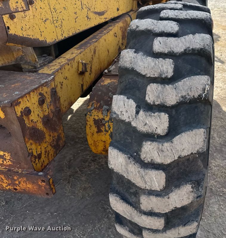 image for item EJ3327 1971 Caterpillar 120 rigid frame motor grader