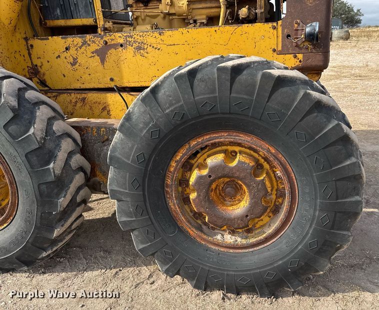 image for item EJ3327 1971 Caterpillar 120 rigid frame motor grader