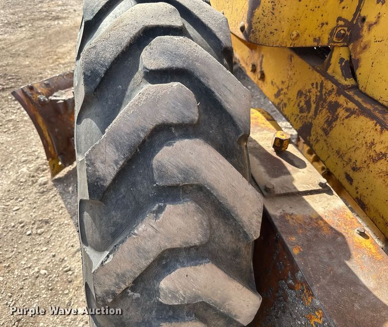 image for item EJ3327 1971 Caterpillar 120 rigid frame motor grader