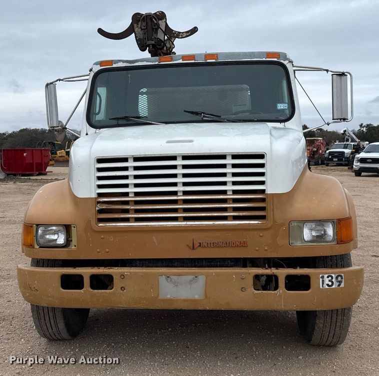 image for item EJ3333 1991 International 4700 pressure digger truck