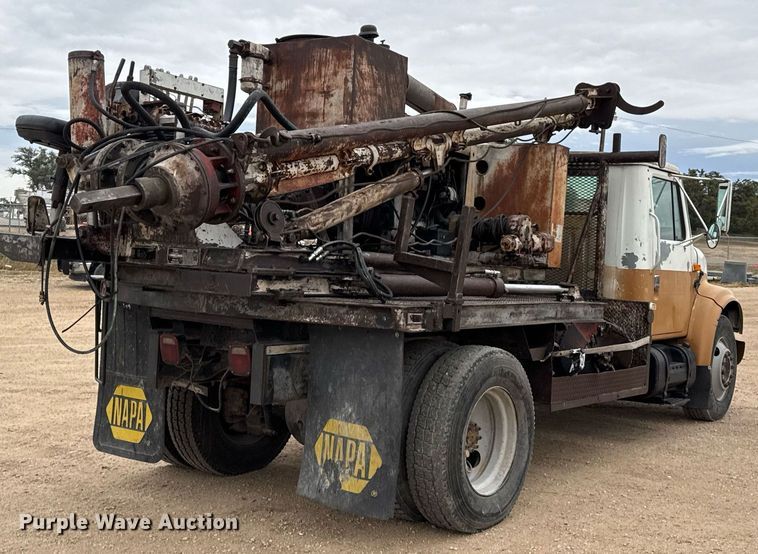 image for item EJ3333 1991 International 4700 pressure digger truck