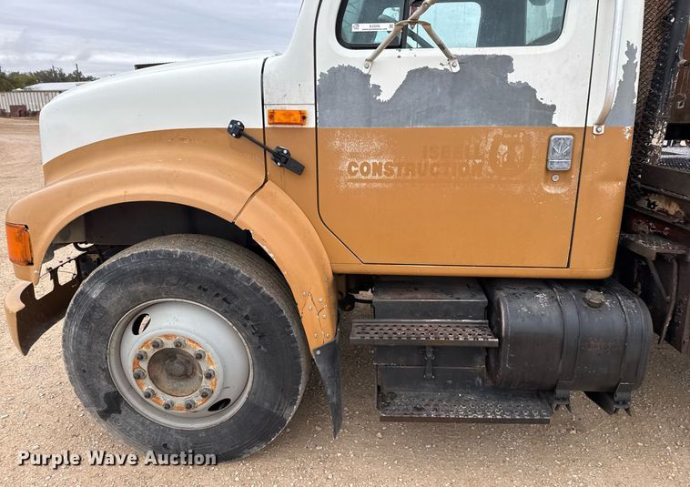 image for item EJ3333 1991 International 4700 pressure digger truck