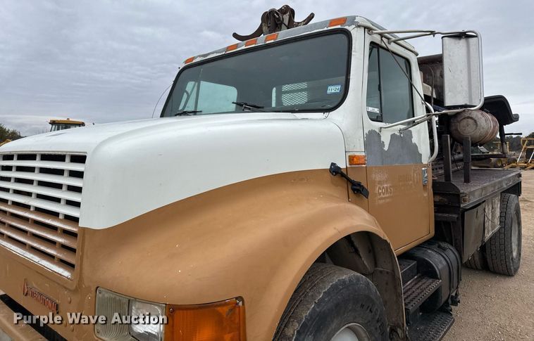 image for item EJ3333 1991 International 4700 pressure digger truck