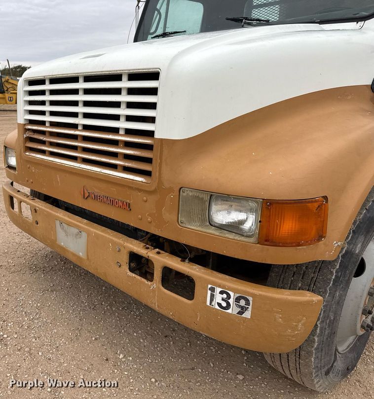 image for item EJ3333 1991 International 4700 pressure digger truck