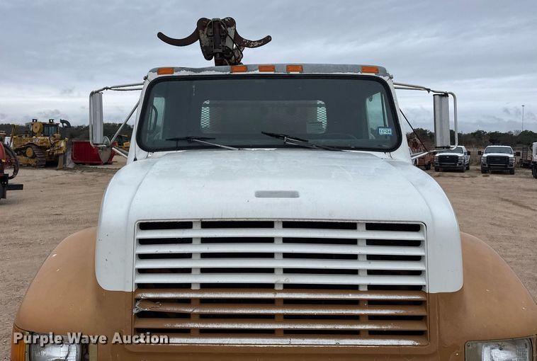 image for item EJ3333 1991 International 4700 pressure digger truck