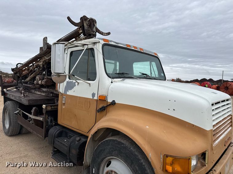 image for item EJ3333 1991 International 4700 pressure digger truck