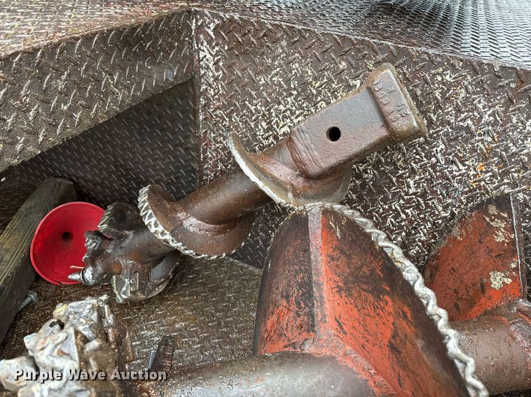 image for item EJ3333 1991 International 4700 pressure digger truck