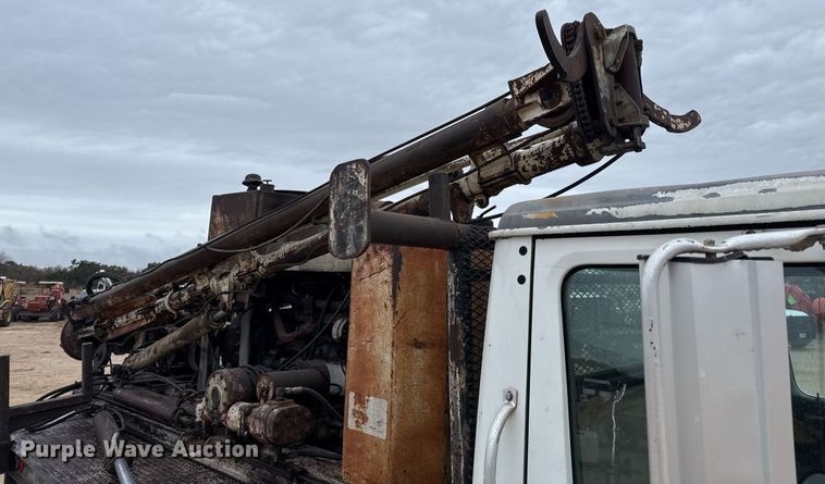 image for item EJ3333 1991 International 4700 pressure digger truck