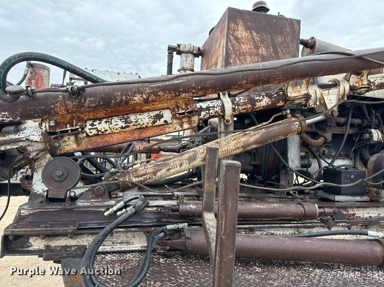 image for item EJ3333 1991 International 4700 pressure digger truck