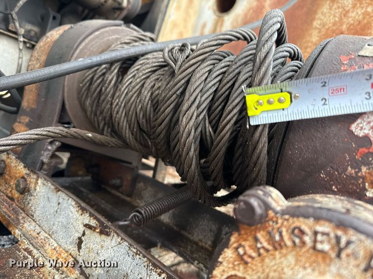 image for item EJ3333 1991 International 4700 pressure digger truck