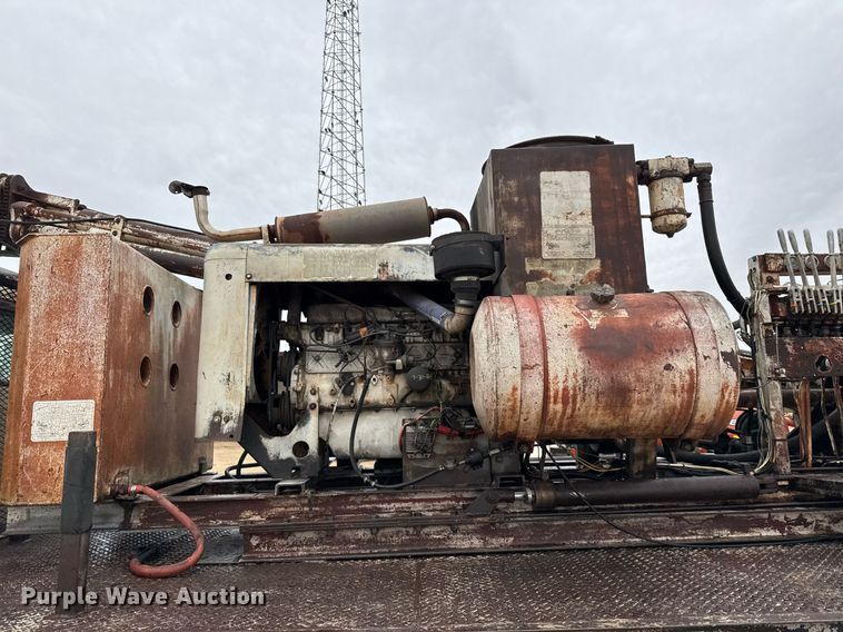 image for item EJ3333 1991 International 4700 pressure digger truck