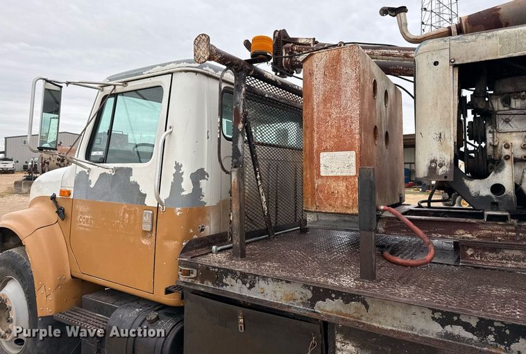image for item EJ3333 1991 International 4700 pressure digger truck