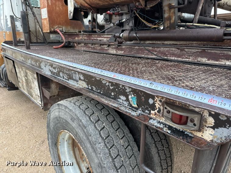 image for item EJ3333 1991 International 4700 pressure digger truck