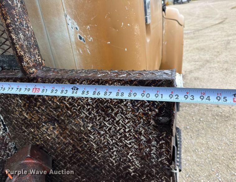 image for item EJ3333 1991 International 4700 pressure digger truck