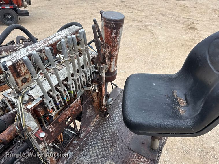 image for item EJ3333 1991 International 4700 pressure digger truck