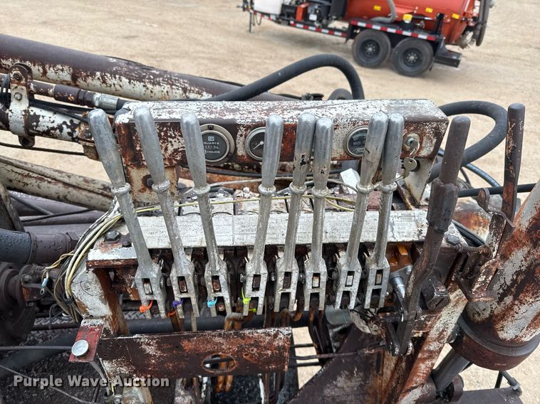 image for item EJ3333 1991 International 4700 pressure digger truck