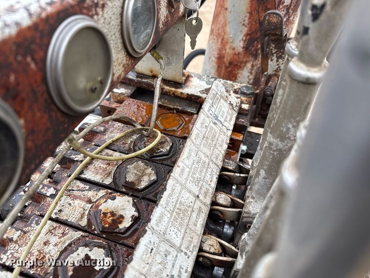 image for item EJ3333 1991 International 4700 pressure digger truck