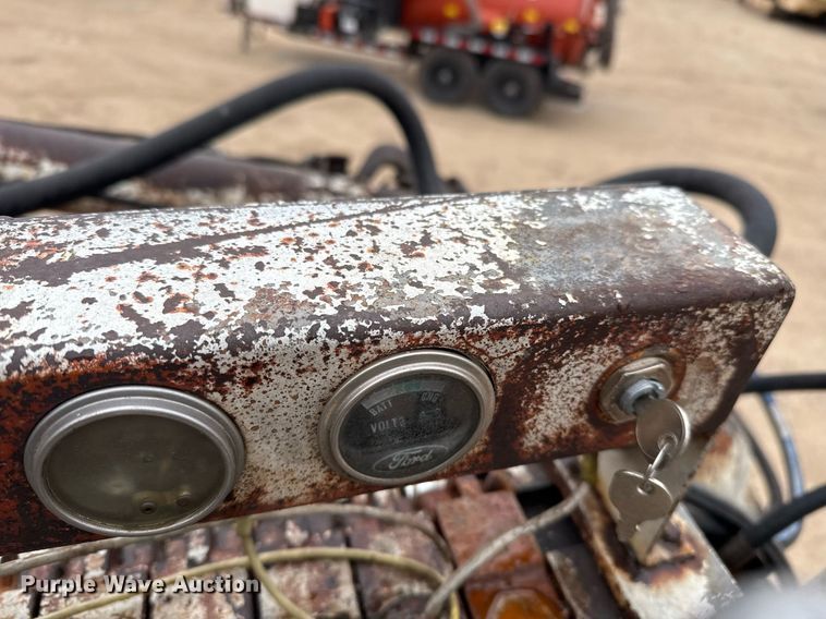 image for item EJ3333 1991 International 4700 pressure digger truck