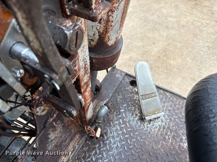 image for item EJ3333 1991 International 4700 pressure digger truck