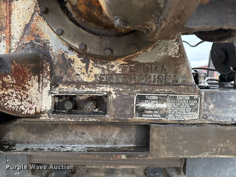 image for item EJ3333 1991 International 4700 pressure digger truck