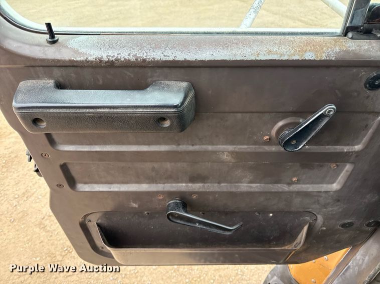 image for item EJ3333 1991 International 4700 pressure digger truck